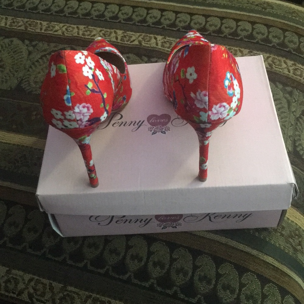 Shoe - Picture 3 of 4